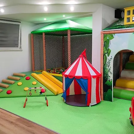 Sajmino Family House فندق أوسترودا