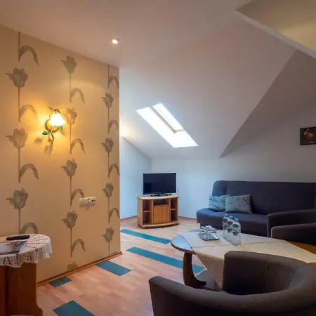 Sajmino Family House 2* أوسترودا